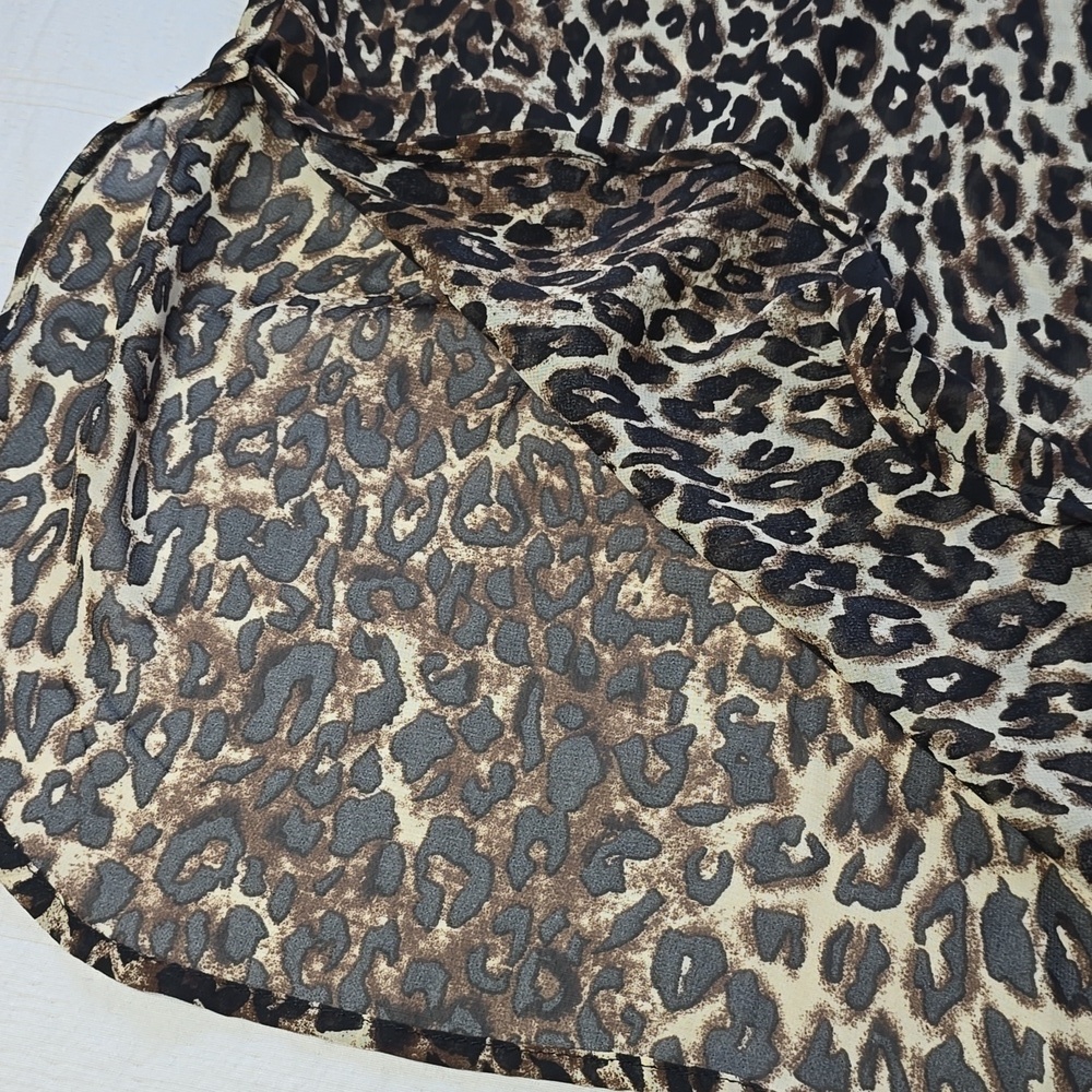 Rue21 Leopard Print Blouse Womens's Size S - Picture 12 of 13